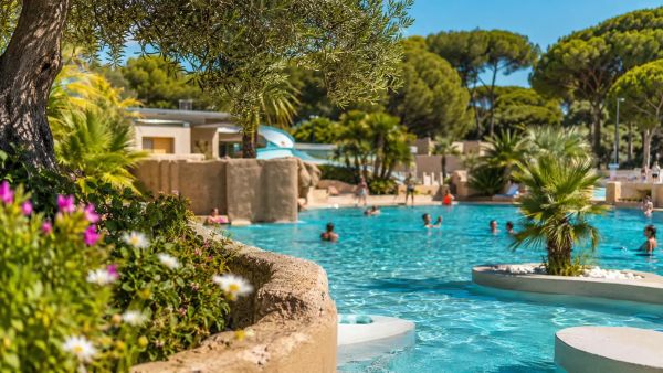 Quel camping choisir avec parc aquatique dans le Var : meilleures options et conseils